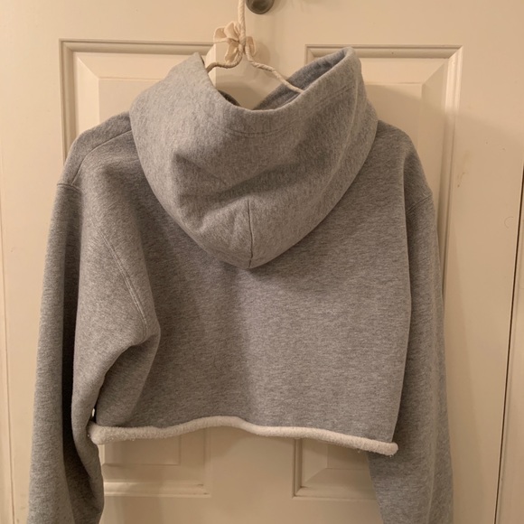 super cute TNA cropped hoodie in grey!💖 - Picture 2 of 3